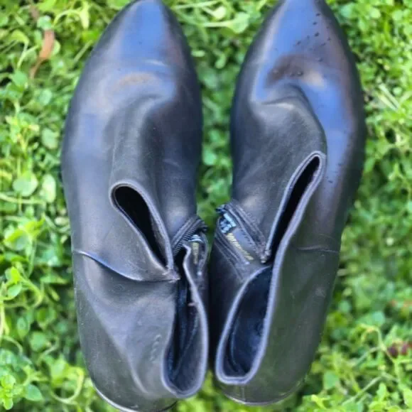 ECCO Black Leather Ankle Boots Women’s 9 Zip Comfort Booties - Picture 9 of 9